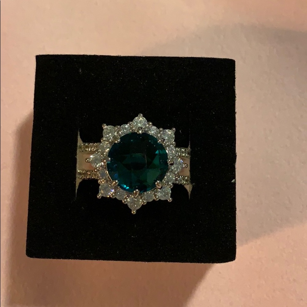 NWT Teal Sapphire Ring 🤩